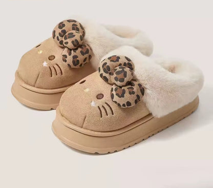 Pantofole Hello Kitty 🐱👣 – Morbide e Dolci per Casa e Fuori 💖