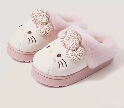 Pantofole Hello Kitty 🐱👣 – Morbide e Dolci per Casa e Fuori 💖